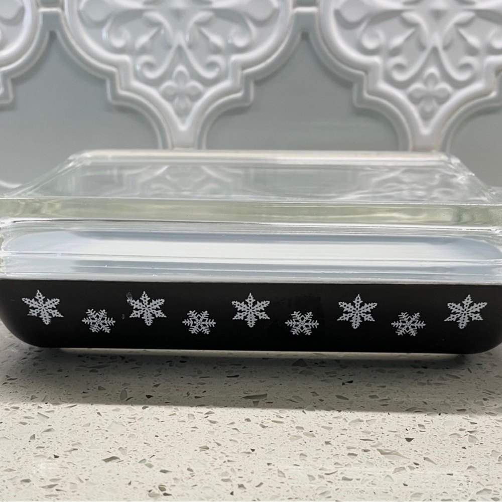 Vintage Pyrex Snowflakes Dish